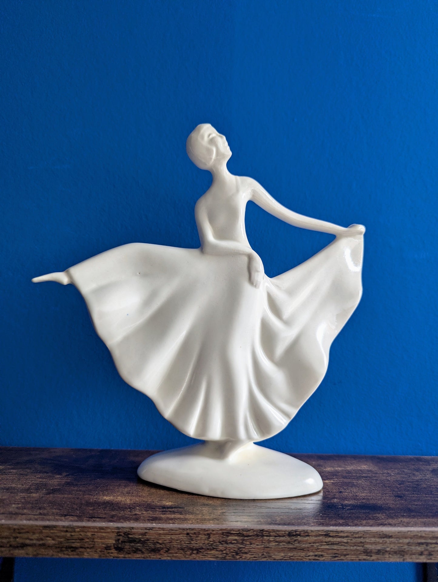 Eta Lempke (1909-1991) - Dancer - Plateelbakkerij Zuid-Holland