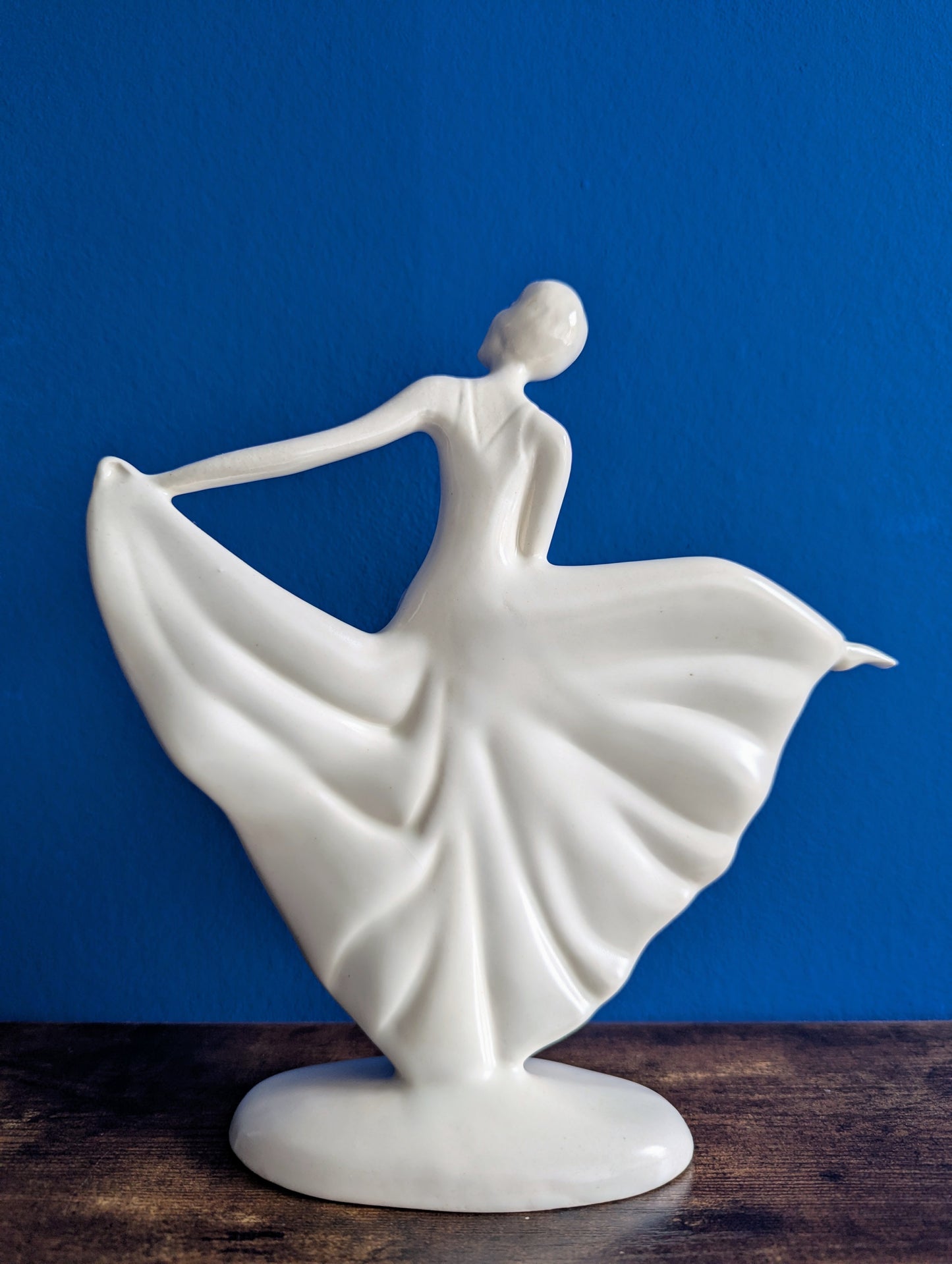 Eta Lempke (1909-1991) - Dancer - Plateelbakkerij Zuid-Holland