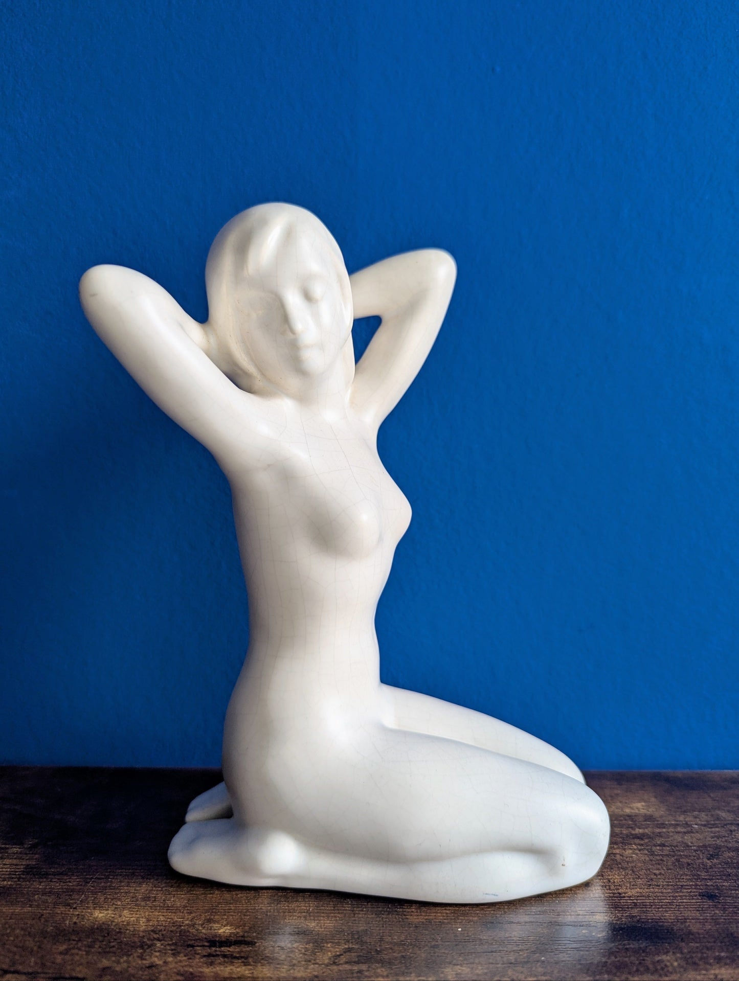 Flora Gouda – Ceramic Female Nude, Model 552 (ca. 1950s–60s)
