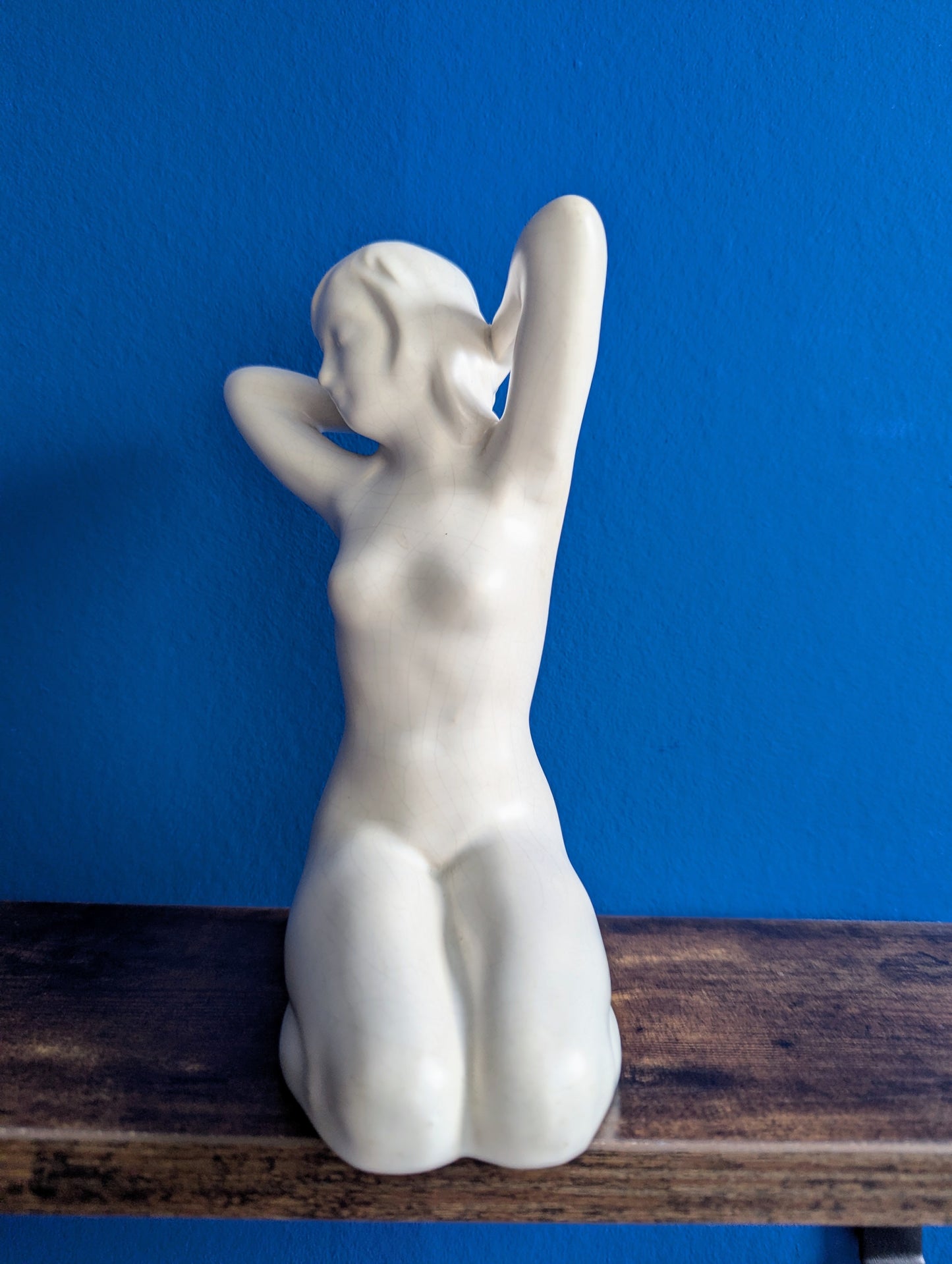 Flora Gouda – Ceramic Female Nude, Model 552 (ca. 1950s–60s)